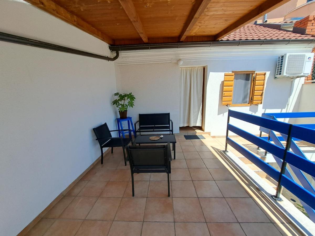 Family Apartment In Center Of Murter Exterior foto